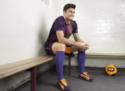 九游游戏-赛道与球场的双重爆冷，F1新赛季揭幕战与开拓者逆袭掘金的启示