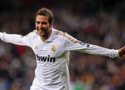 九游体育直播-篮球次元壁破裂之夜，广东队跨时空一波流带走勇士，东契奇双端统治现实与想象