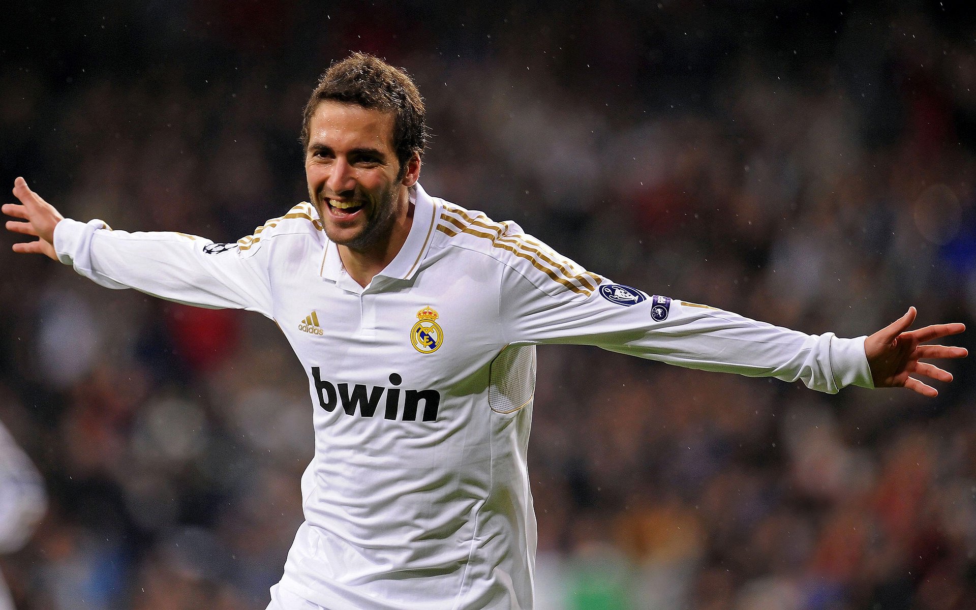 北欧寒锋刺破红蓝壁垒，苏亚雷斯狂飙难阻芬兰末节奇袭里昂