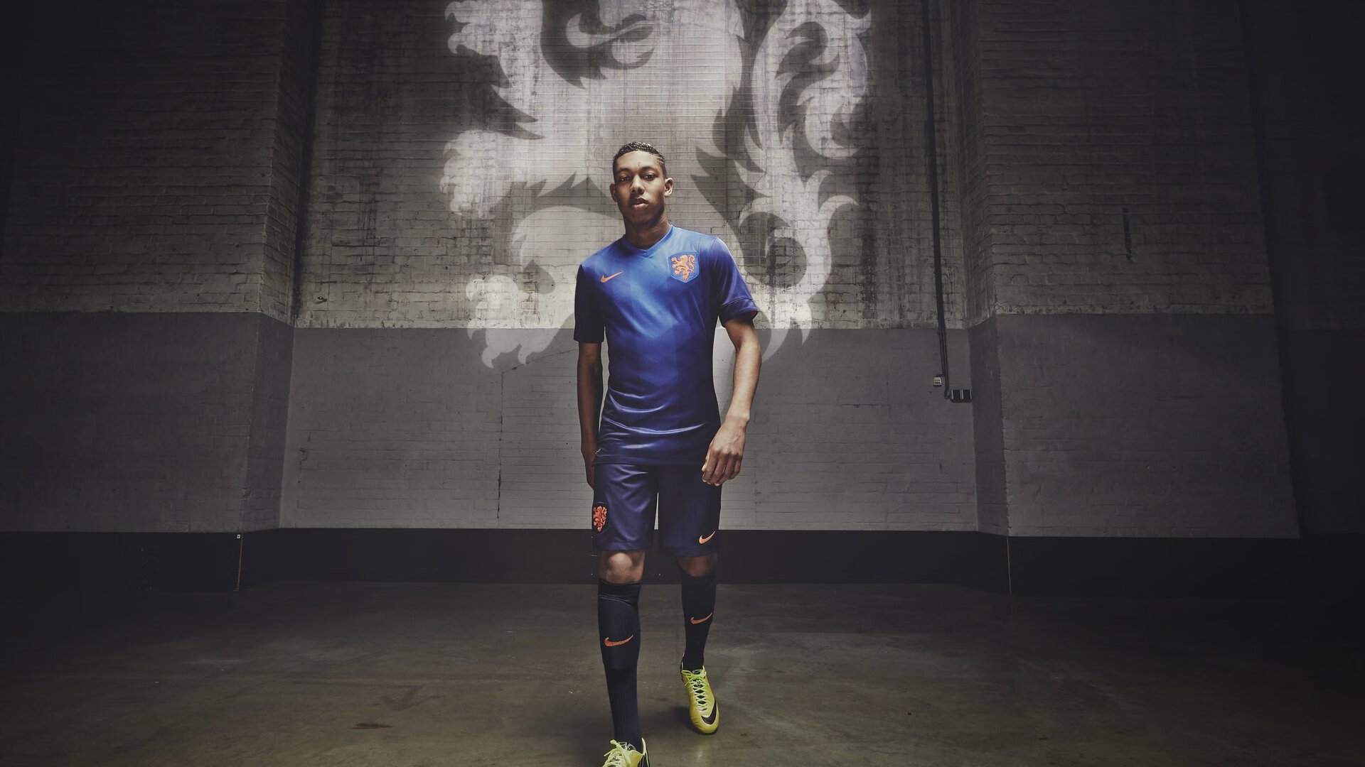 当樱花武士遇见马赛曲，贝林厄姆，那个在两种足球灵魂间起舞的独一少年