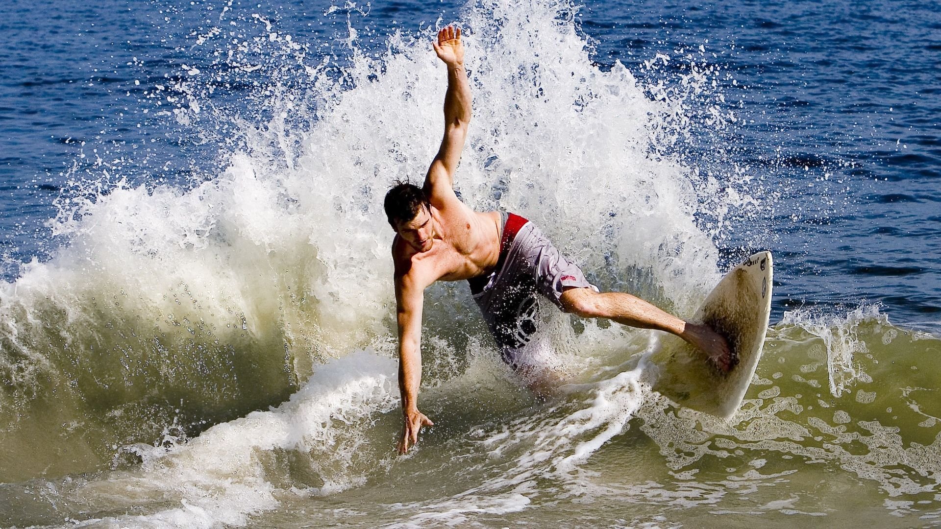 伯纳乌的叹息与欢呼，布鲁诺那一脚如何踩碎时间的齿轮